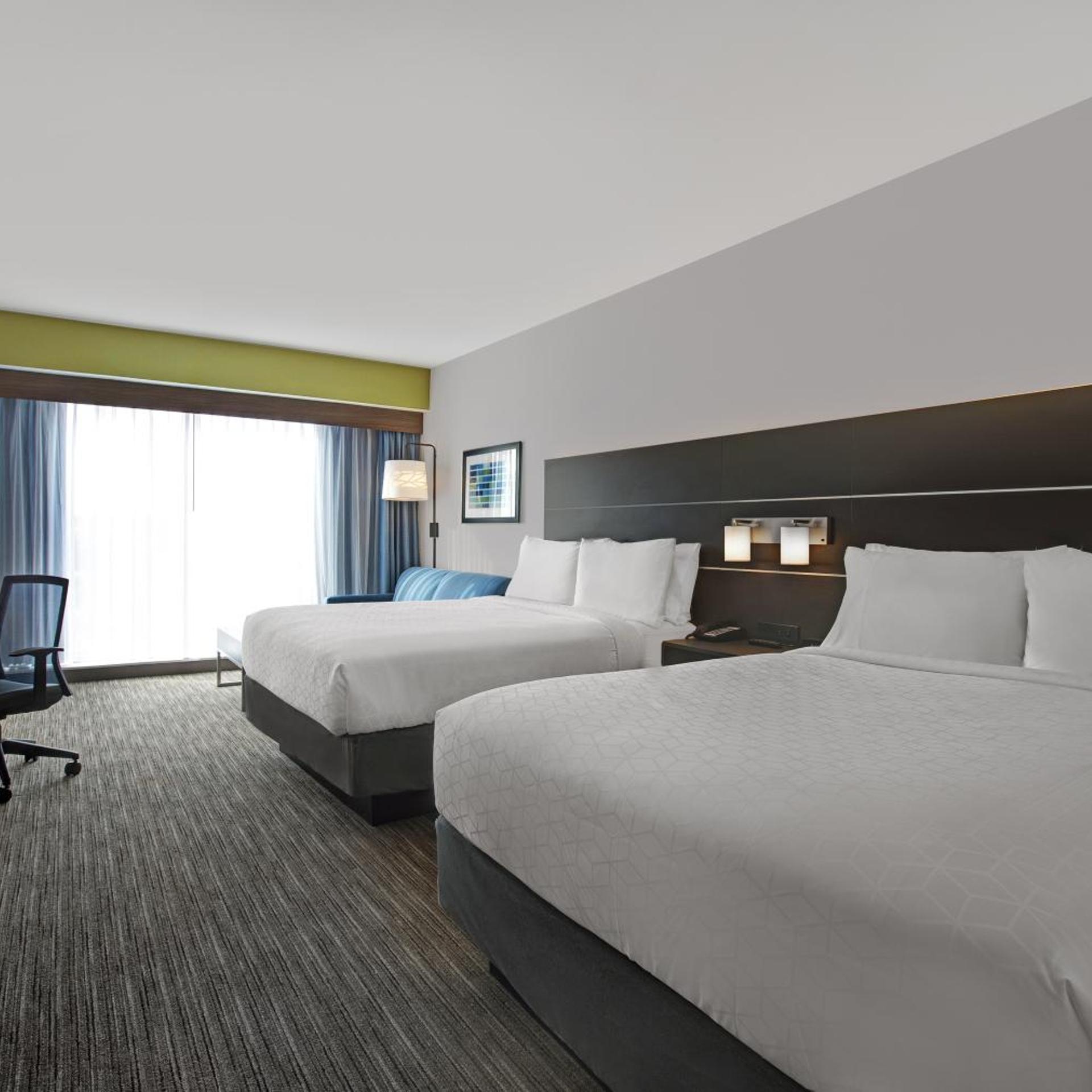 hol inn exp and suites milwaukee brookfield