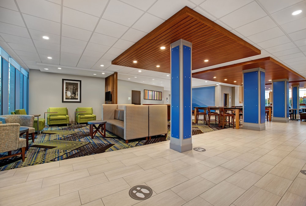 hol inn exp and suites milwaukee brookfield
