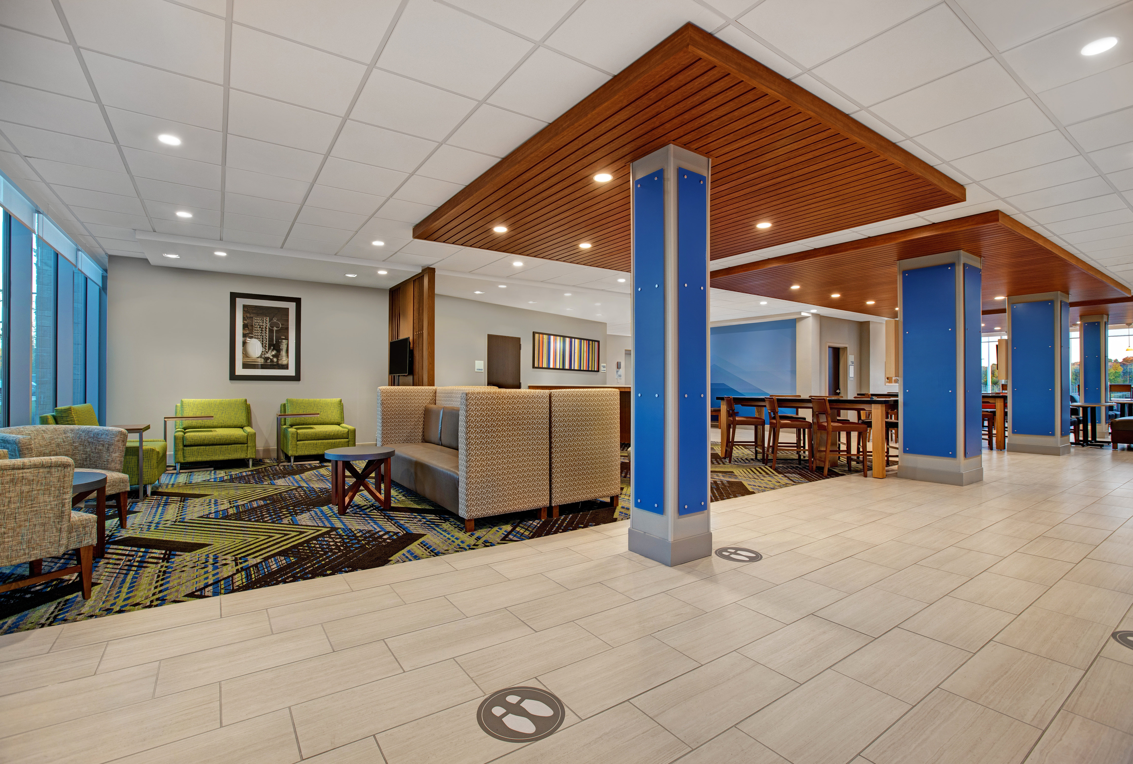 hol inn exp and suites milwaukee brookfield