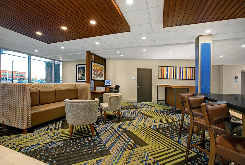hol inn exp and suites milwaukee brookfield