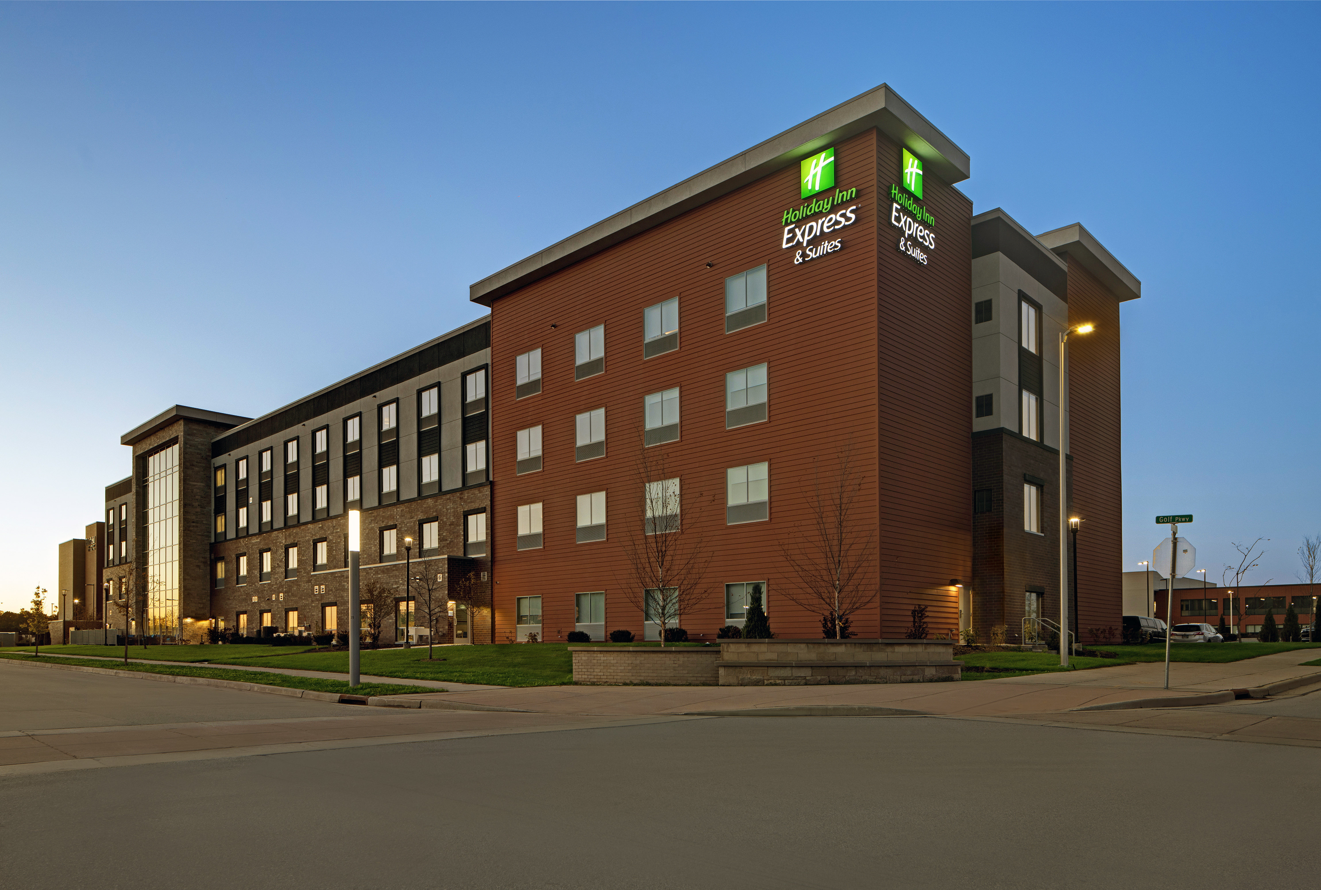 hol inn exp and suites milwaukee brookfield