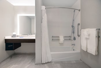 Hol. Inn Exp. And Suites Milwaukee - Brookfield,Waukesha>>Brookfield,2.5 star