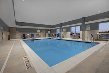 Hol. Inn Exp. And Suites Milwaukee - Brookfield,Waukesha>>Brookfield,2.5 star