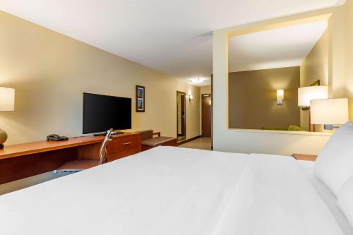 comfort inn and suites west des moines