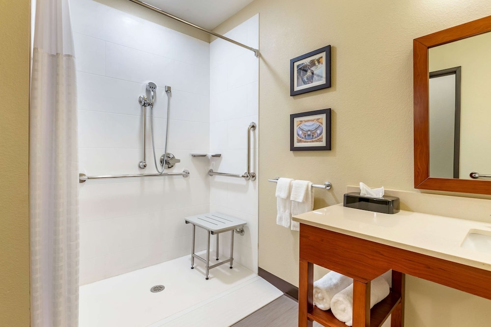 comfort inn and suites west des moines