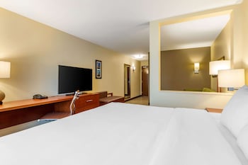 comfort inn and suites west des moines