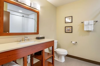 comfort inn and suites west des moines
