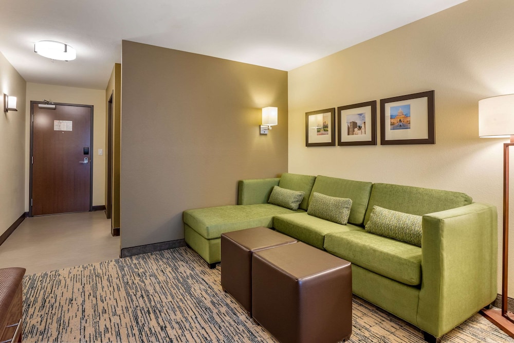 comfort inn and suites west des moines