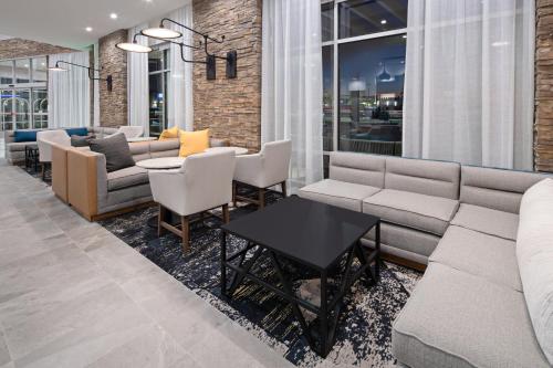 hyatt place bakersfield