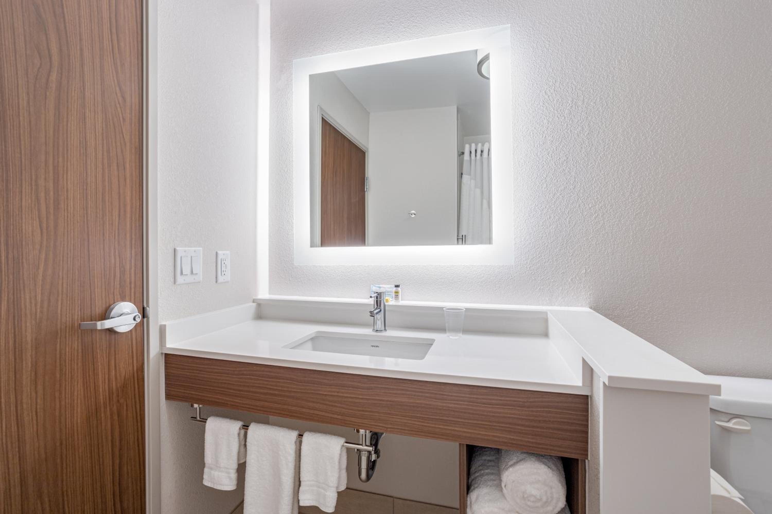 holiday inn express and suites elkhart north an ihg hotel