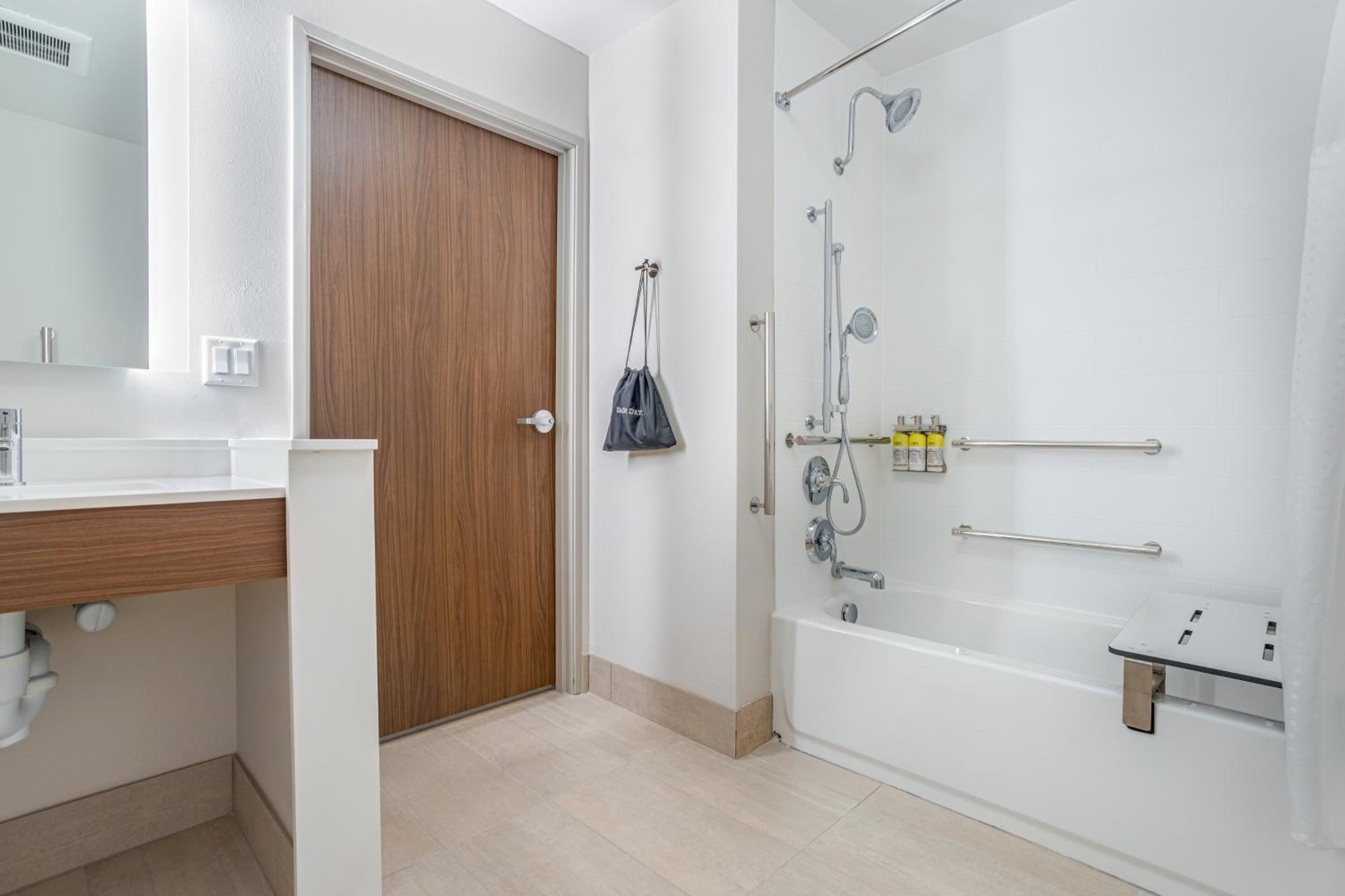 holiday inn express and suites elkhart north an ihg hotel