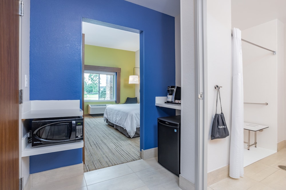 holiday inn express and suites elkhart north an ihg hotel