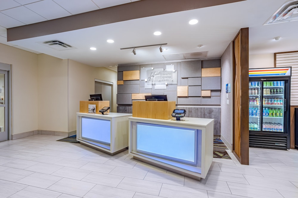 holiday inn express and suites elkhart north an ihg hotel