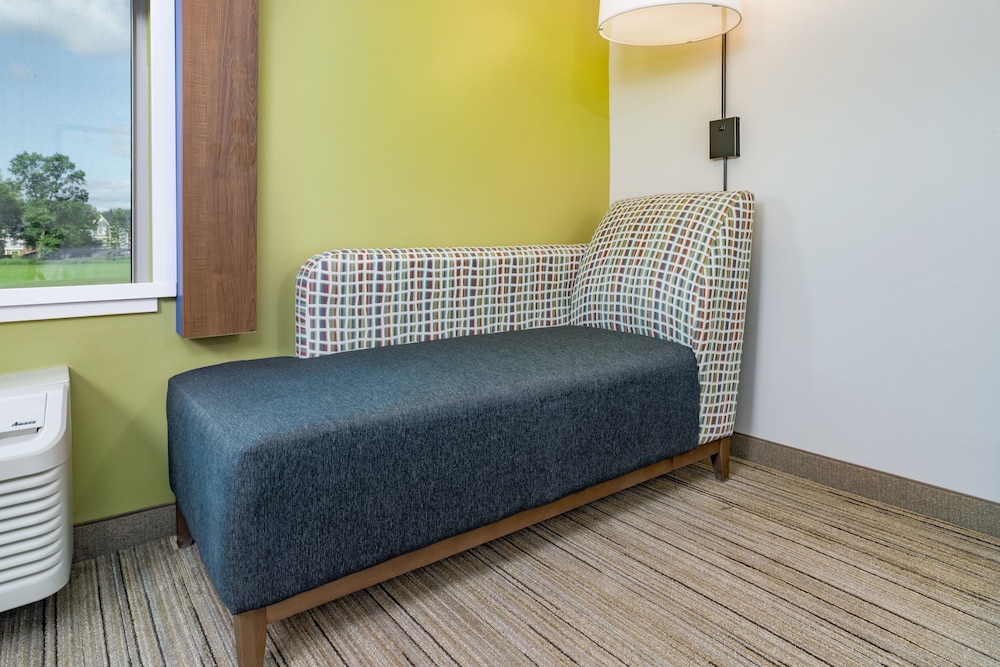 holiday inn express and suites elkhart north an ihg hotel