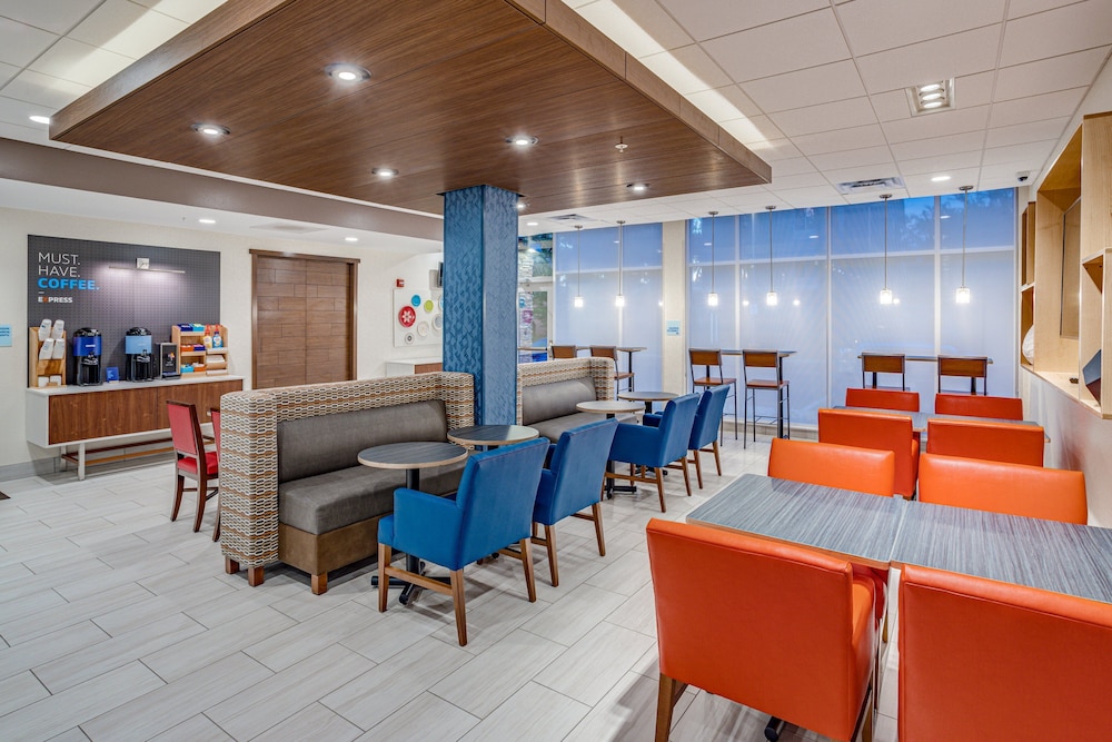 holiday inn express and suites elkhart north an ihg hotel