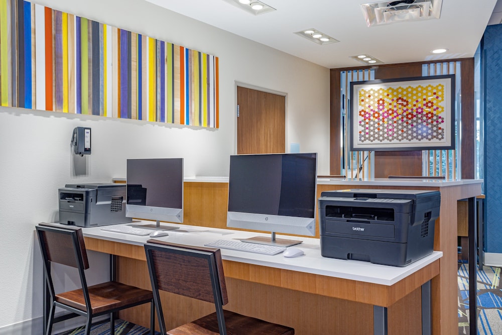 holiday inn express and suites elkhart north an ihg hotel