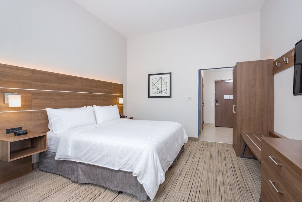 holiday inn express and suites elkhart north an ihg hotel