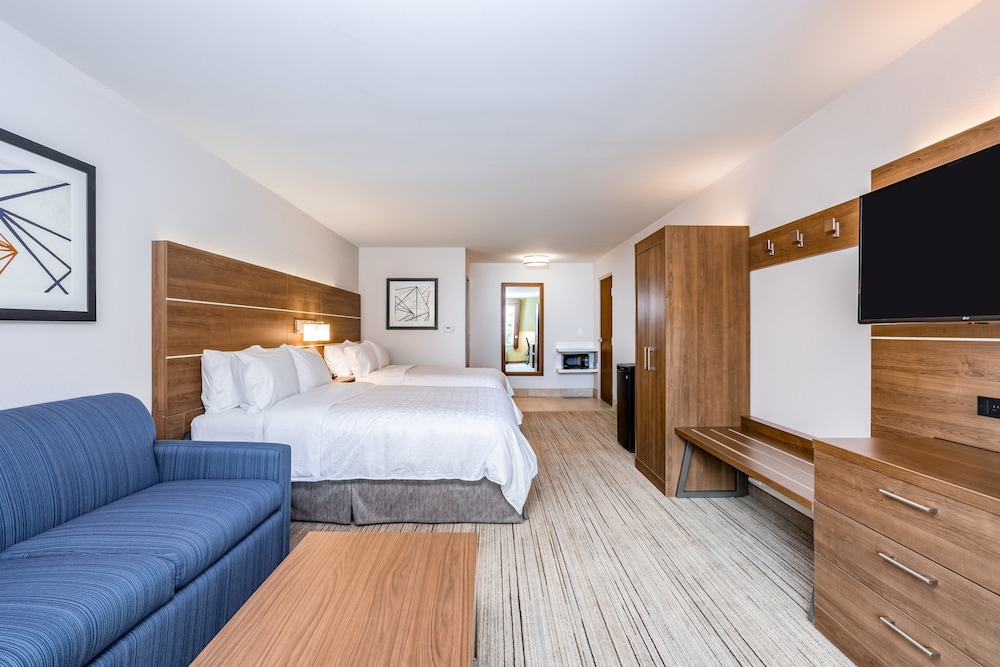 holiday inn express and suites elkhart north an ihg hotel