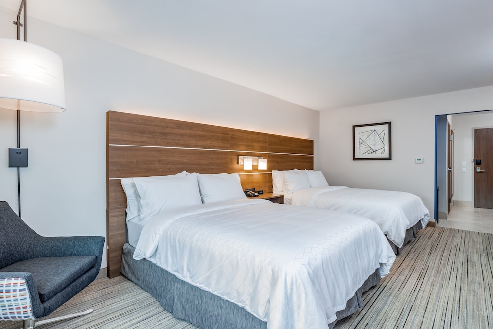 holiday inn express and suites elkhart north an ihg hotel