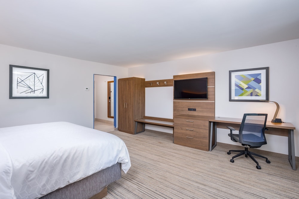 holiday inn express and suites elkhart north an ihg hotel
