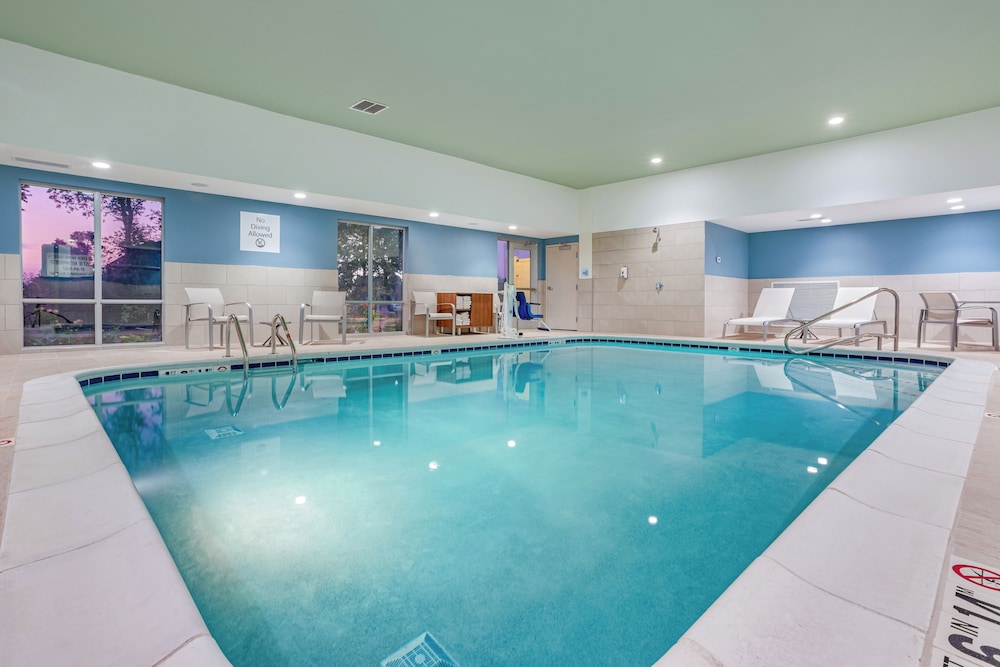 holiday inn express and suites elkhart north an ihg hotel