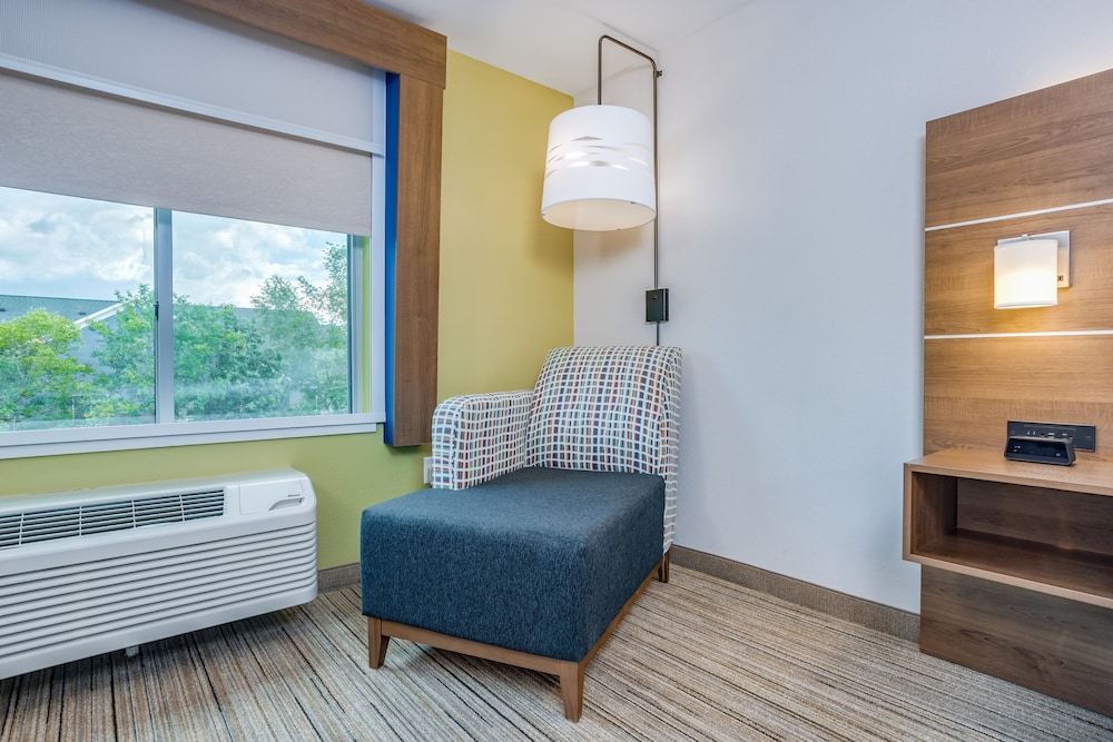 holiday inn express and suites elkhart north an ihg hotel
