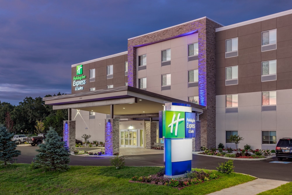 holiday inn express and suites elkhart north an ihg hotel