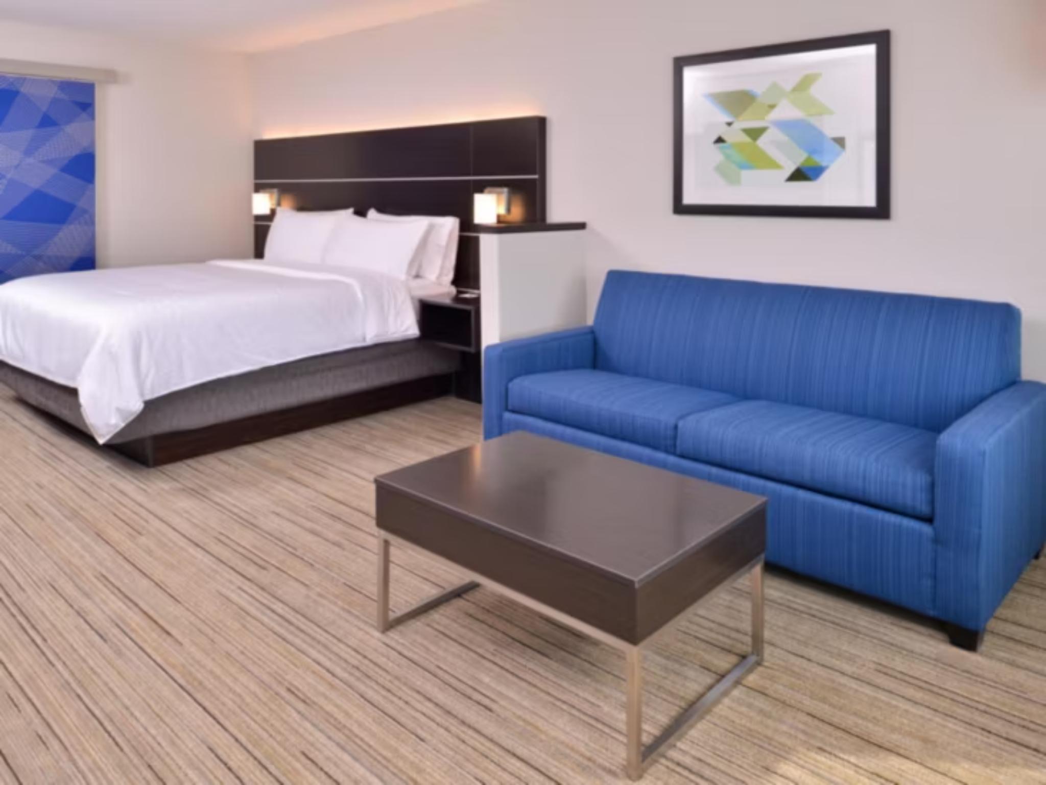 holiday inn express and suites olathe west an ihg hotel