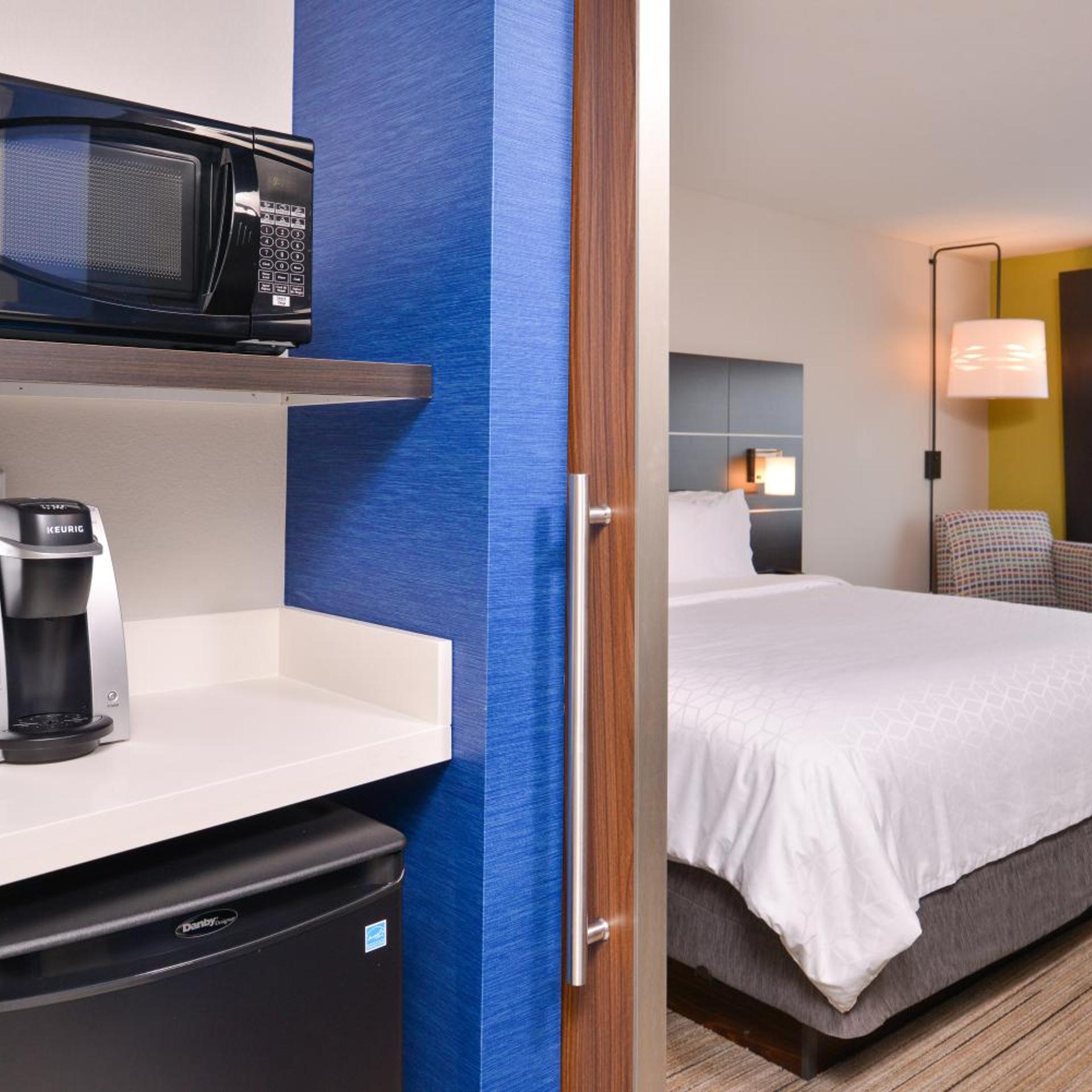holiday inn express and suites olathe west an ihg hotel