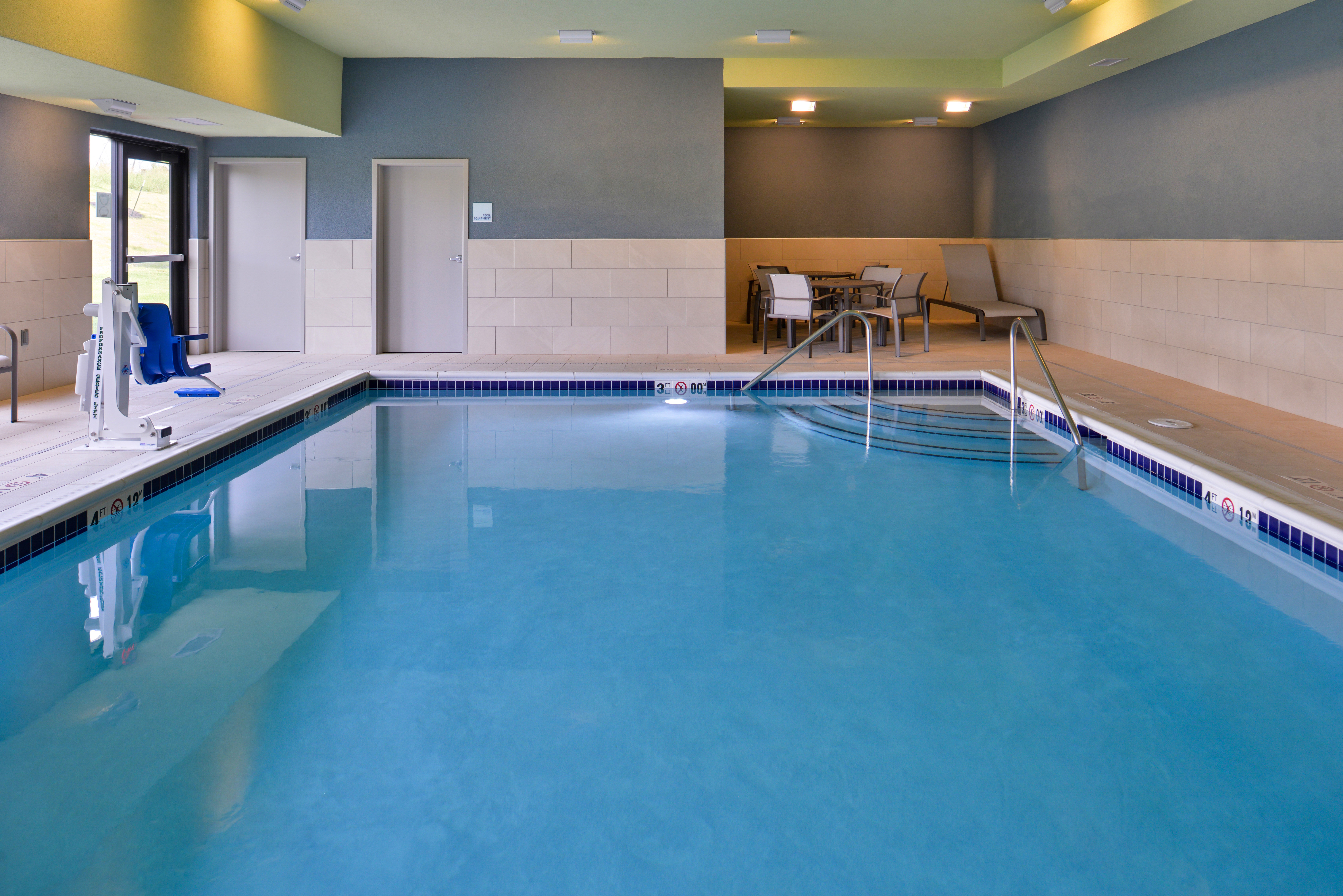 holiday inn express and suites olathe west an ihg hotel