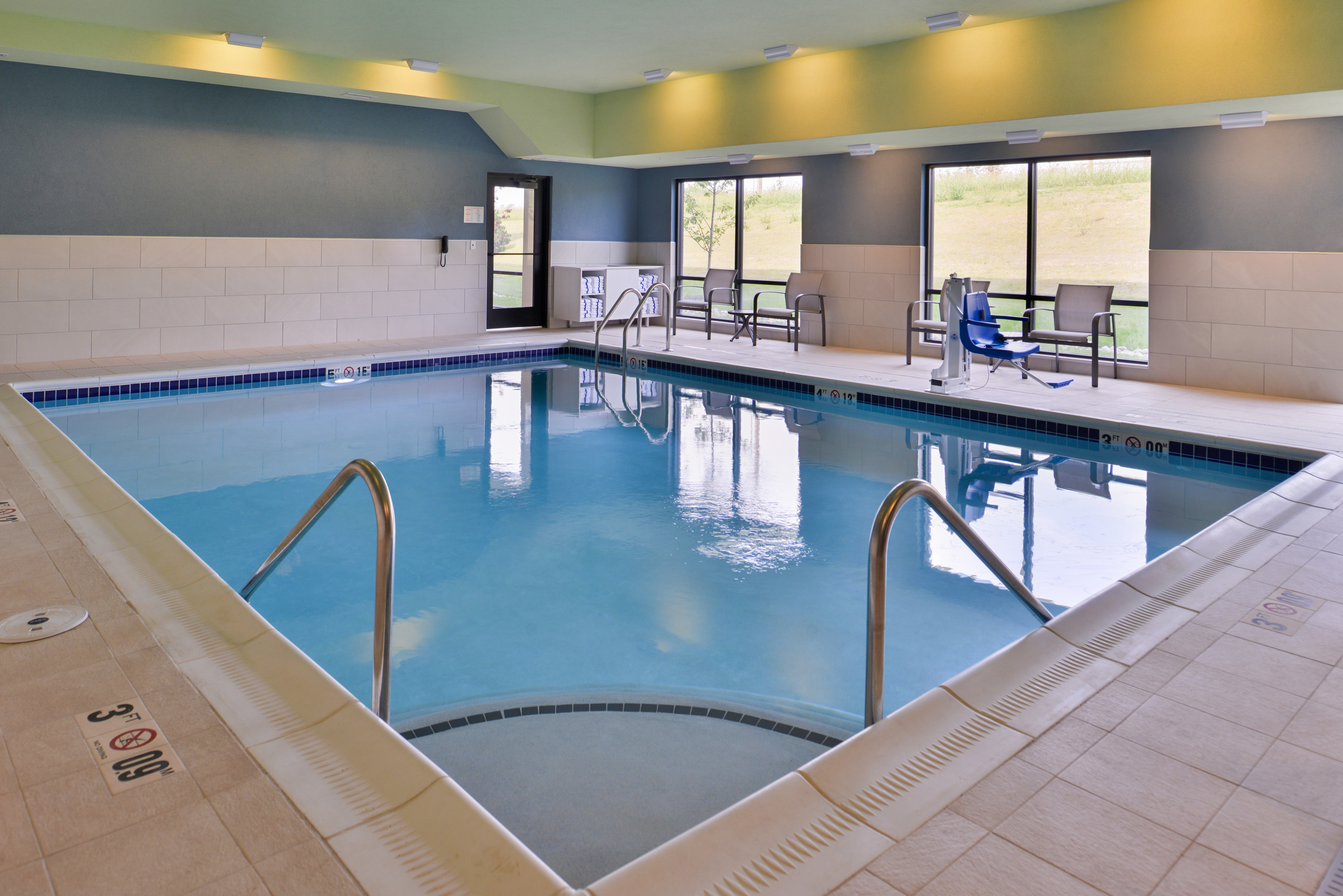 holiday inn express and suites olathe west an ihg hotel