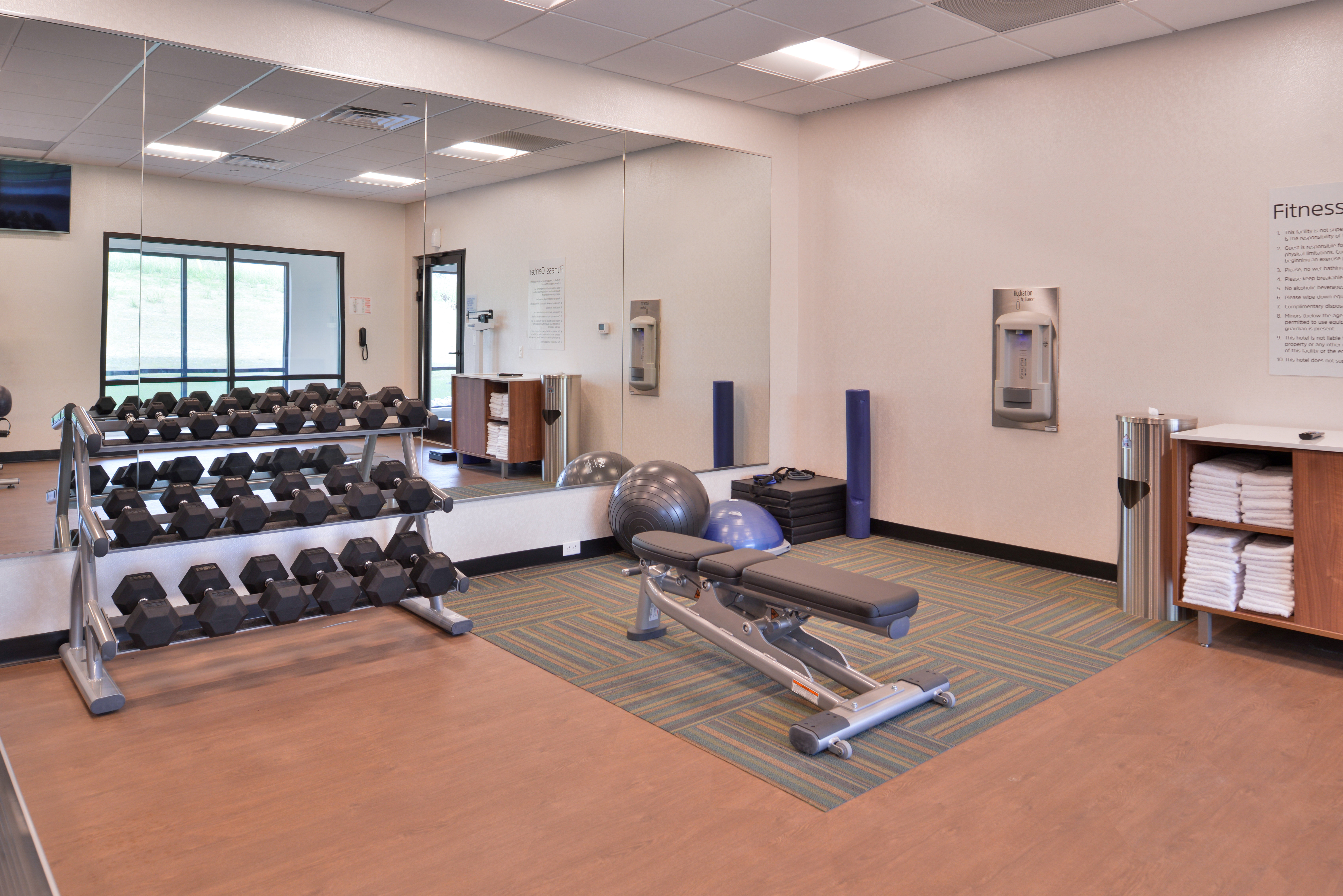 holiday inn express and suites olathe west an ihg hotel