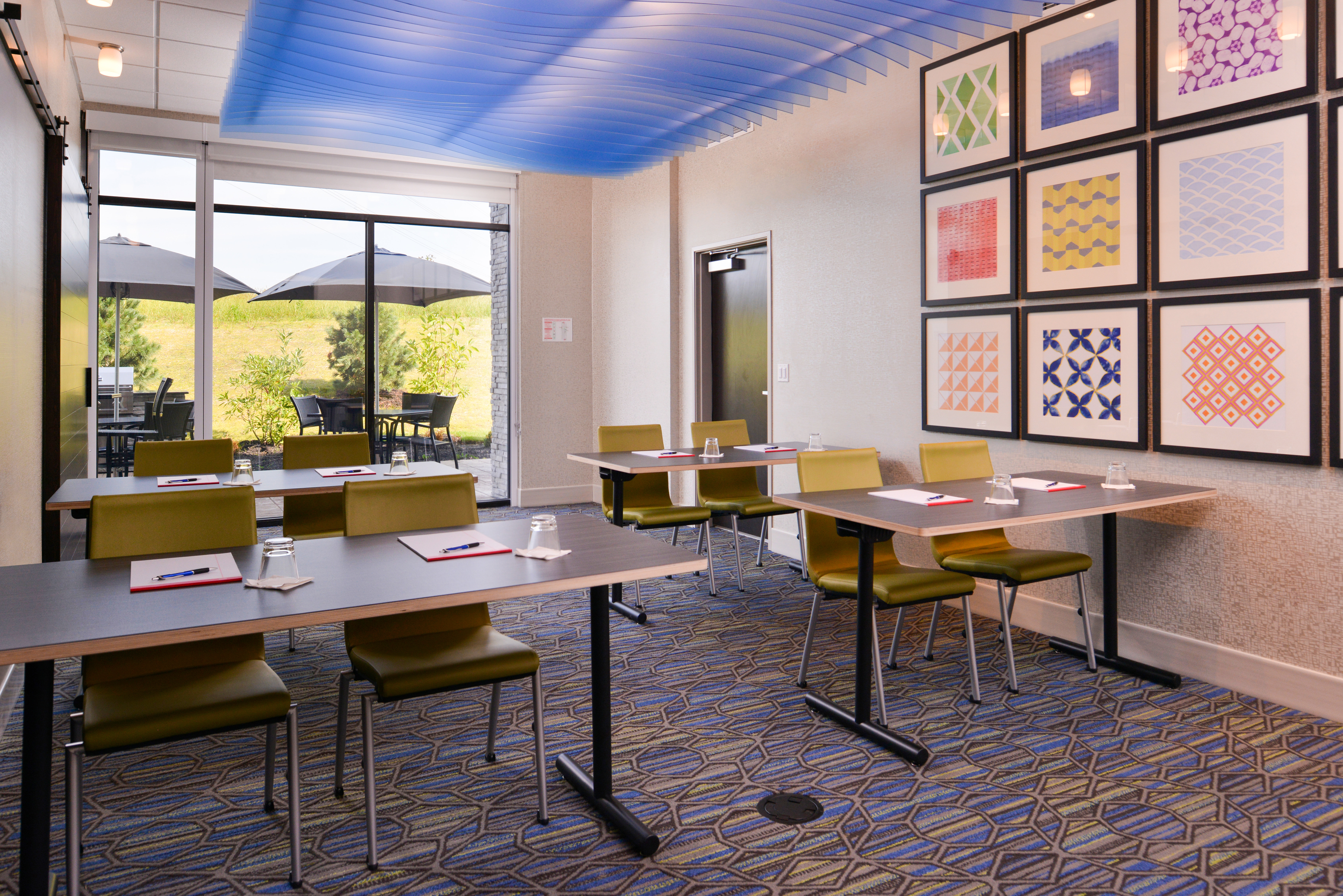 holiday inn express and suites olathe west an ihg hotel