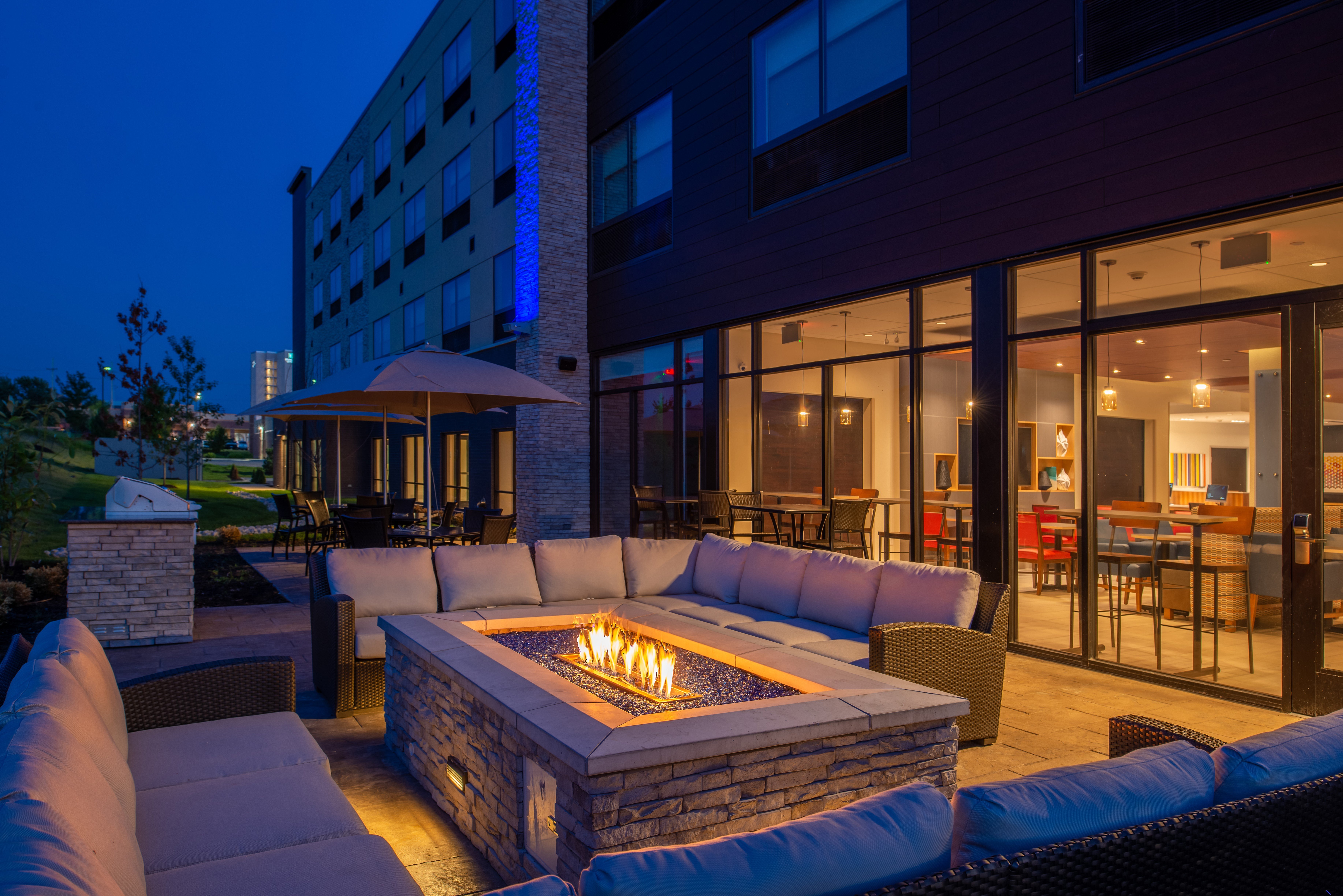 holiday inn express and suites olathe west an ihg hotel
