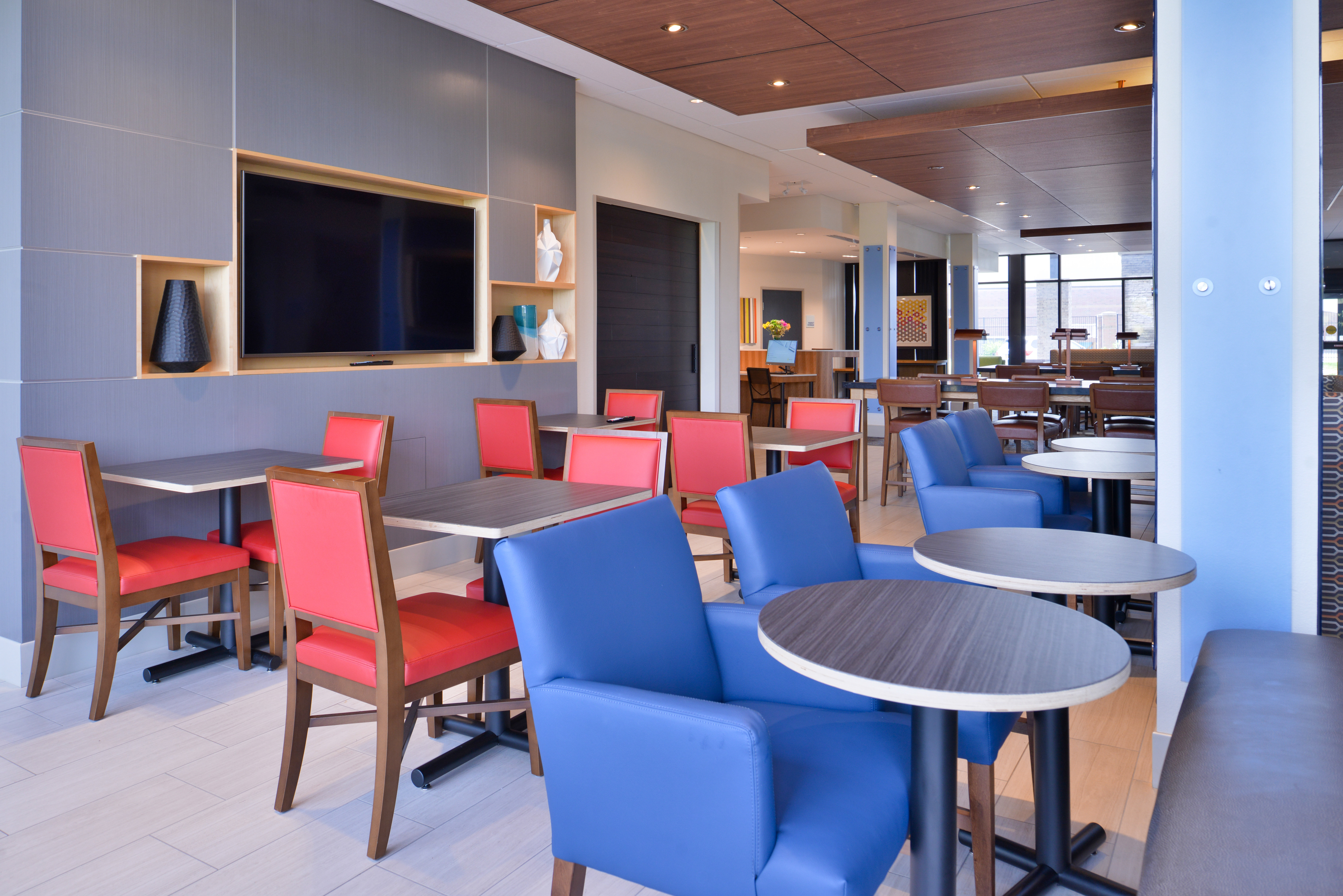holiday inn express and suites olathe west an ihg hotel