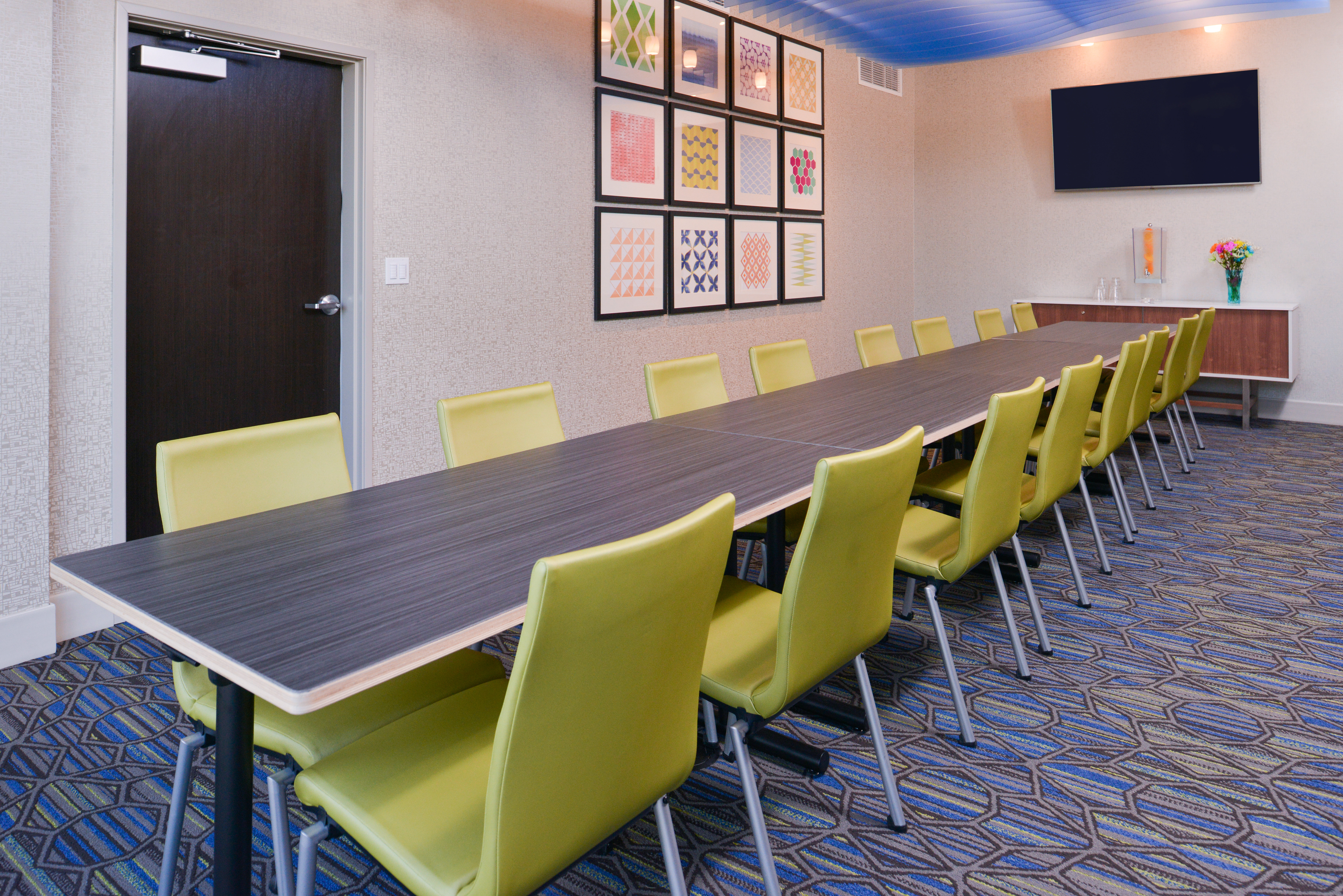 holiday inn express and suites olathe west an ihg hotel