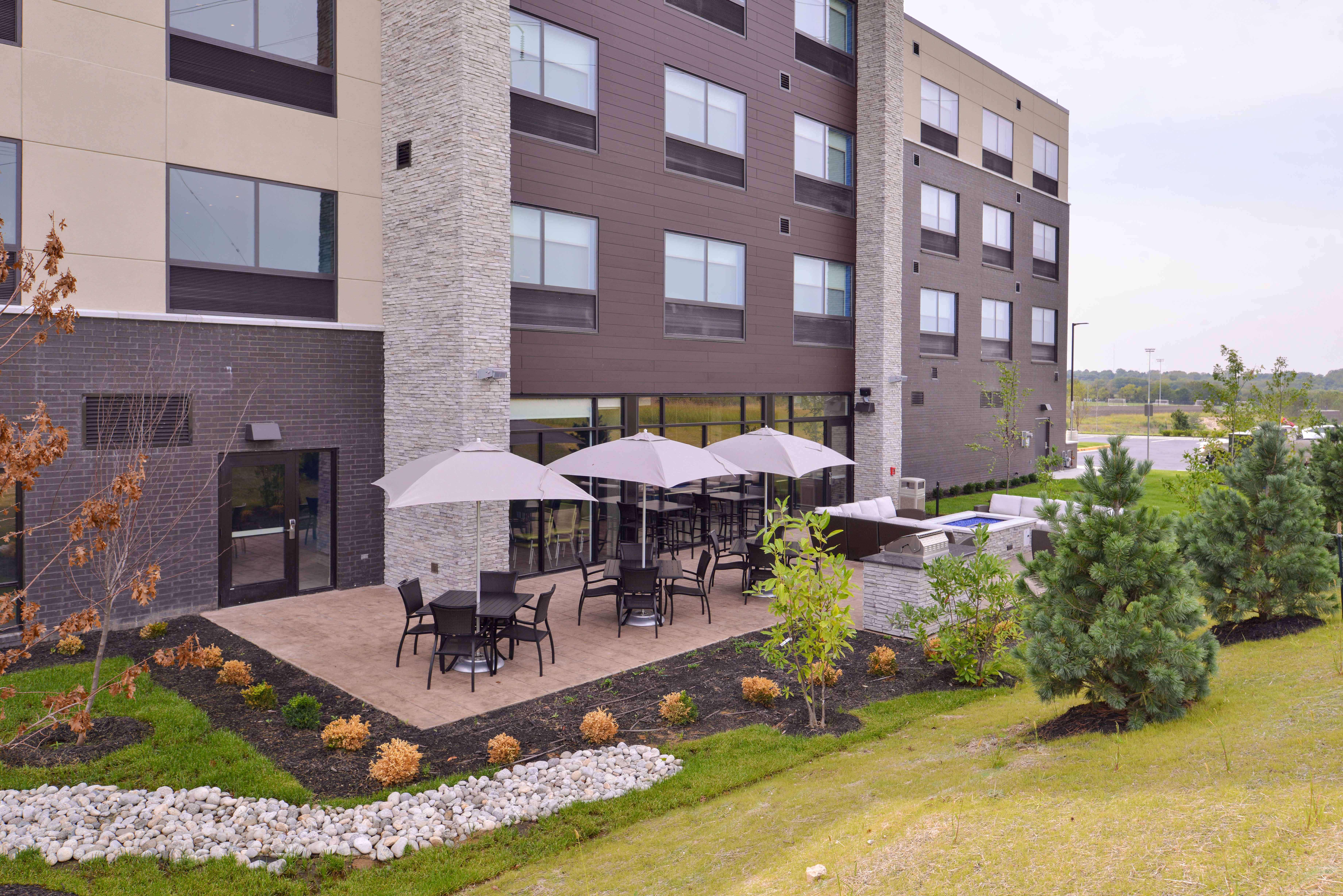 holiday inn express and suites olathe west an ihg hotel