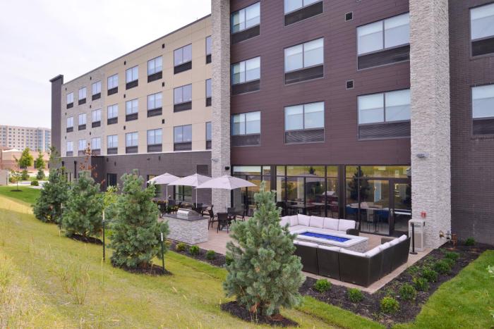 holiday inn express and suites olathe west an ihg hotel