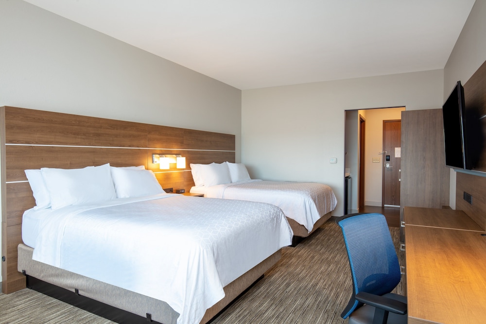 holiday inn express and suites beloit an ihg hotel