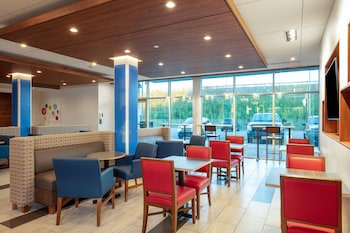 holiday inn express and suites beloit an ihg hotel