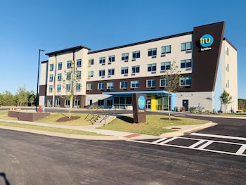 tru by hilton greensboro lake oconee