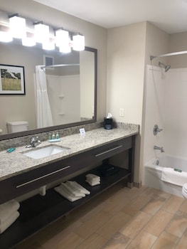 grandstay hotel and suites rock valley