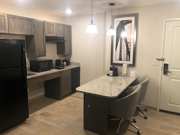 grandstay hotel and suites rock valley