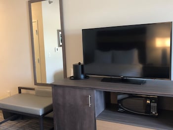 grandstay hotel and suites rock valley