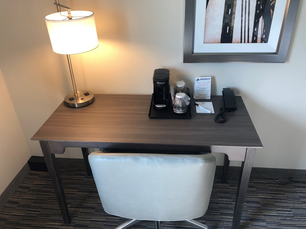 grandstay hotel and suites rock valley