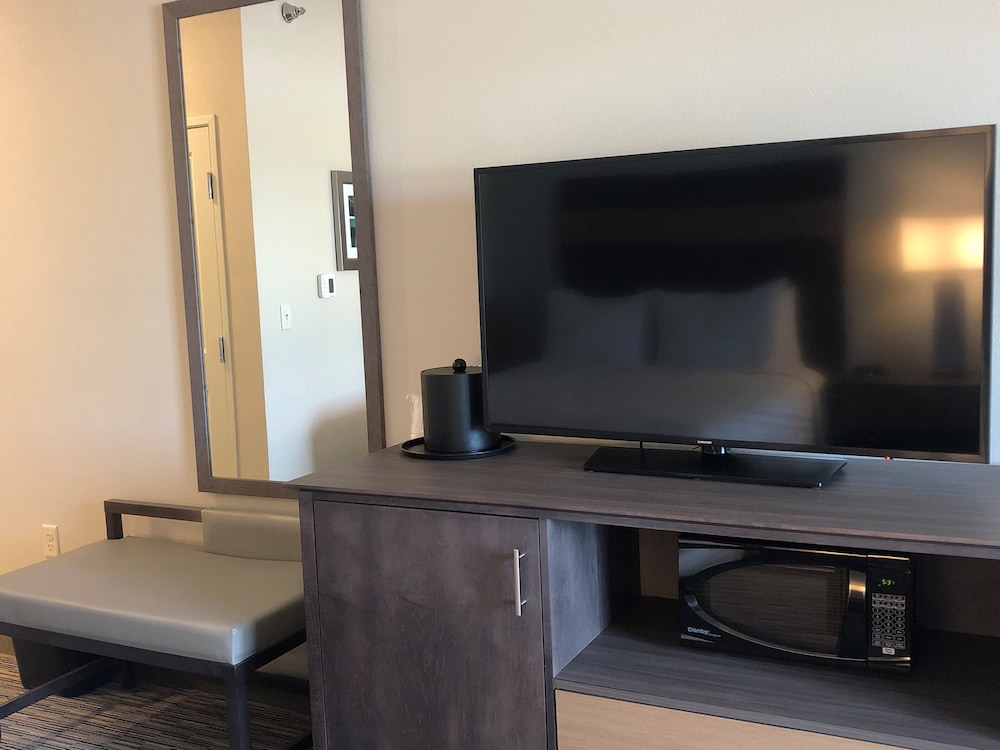 grandstay hotel and suites rock valley