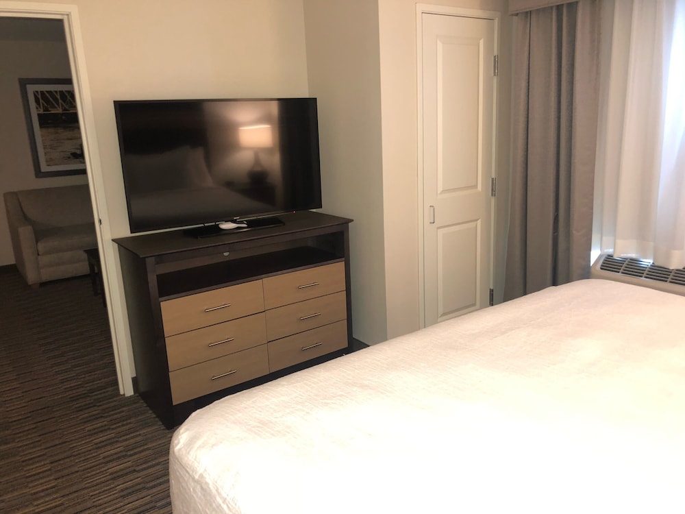 grandstay hotel and suites rock valley