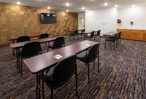 grandstay hotel and suites rock valley
