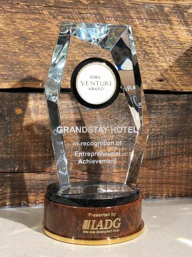 grandstay hotel and suites rock valley