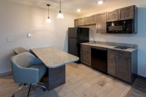 grandstay hotel and suites rock valley